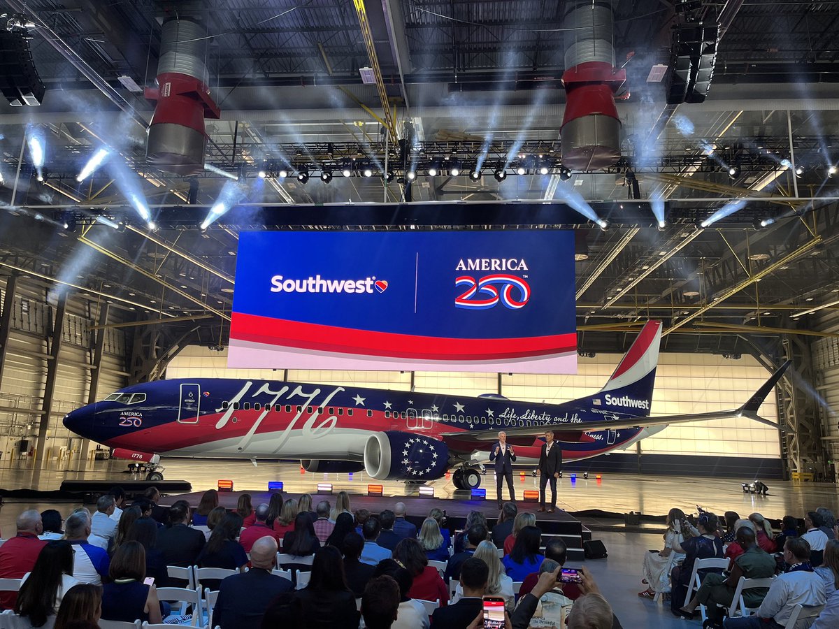 Very cool <a href="/Boeing/">The Boeing Company</a> 737 <a href="/SouthwestAir/">Southwest Airlines</a> livery