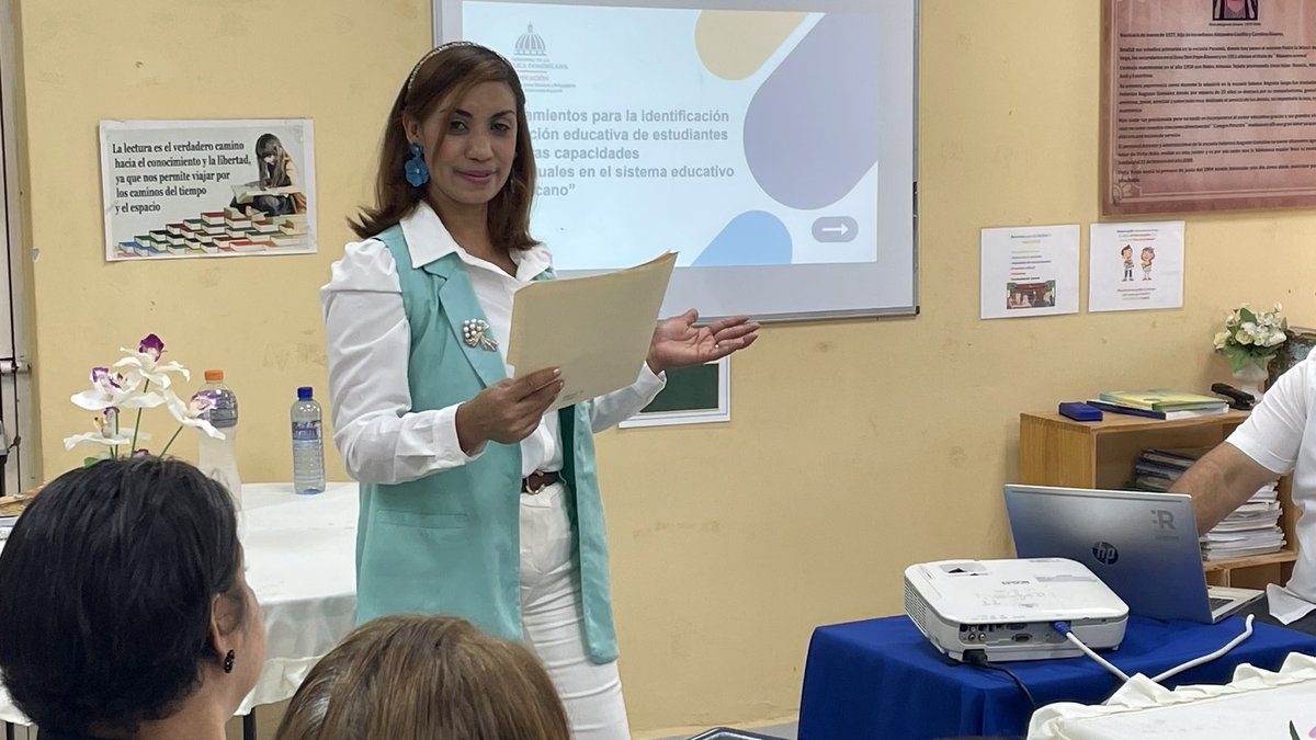 DistritoTapia's tweet photo. La Unidad de Educación Especial capacitó docentes en inclusión y NEAE en la escuela Federico Augusto González. Yngris López orientó sobre manuales, logros y buenas prácticas. El director Rodolfo Cruz resaltó la importancia de atender la diversidad educativa. https://t.co/dFAeVQJs9L