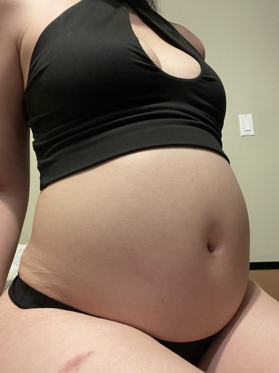 Lily • Belly Stuffing 🤰🏻 tweet media