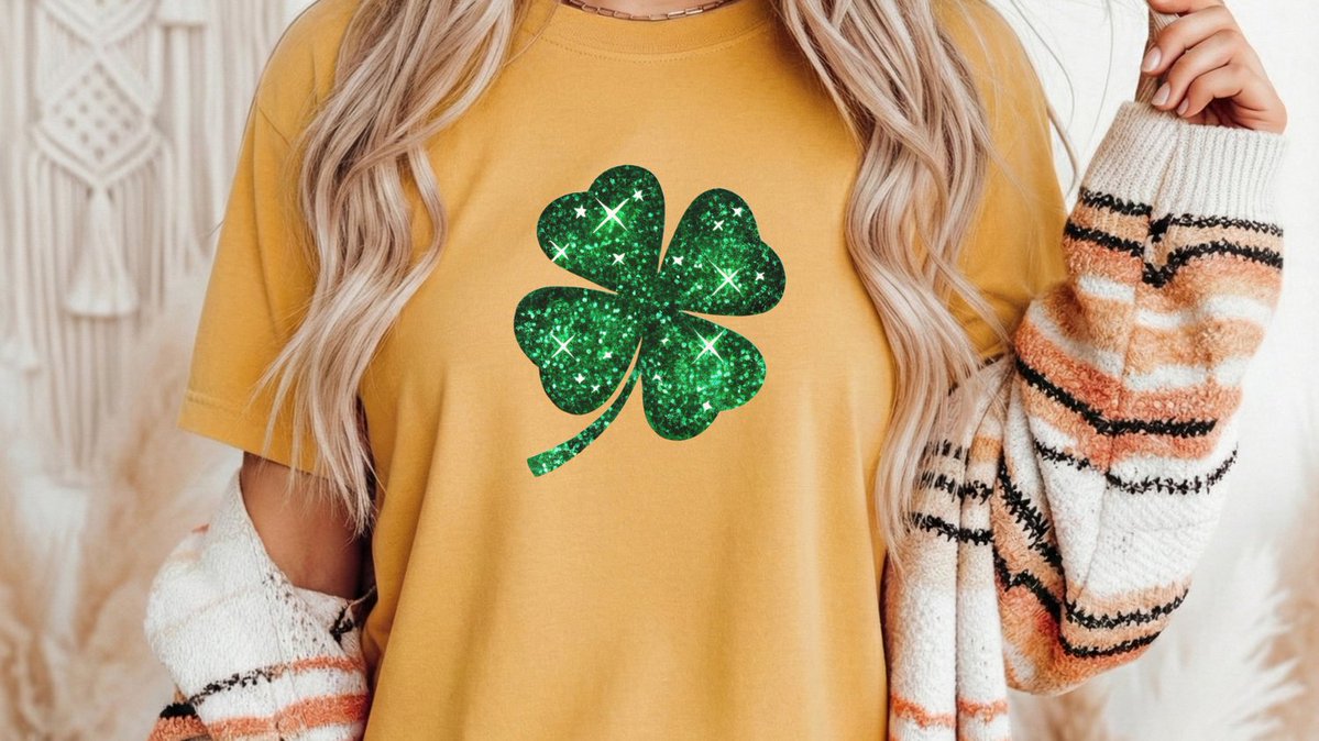 sidelyaprints's tweet image. Bring on the luck! 🍀✨ Our cozy sparkly clover tee is the perfect way to celebrate St. Patrick's Day without sacrificing your aesthetic. 🤎 

Shop the look here: etsy.com/listing/448708…
Use code SIDELYA20 for 20% off! 

#StPatricksDay #CozyStyle