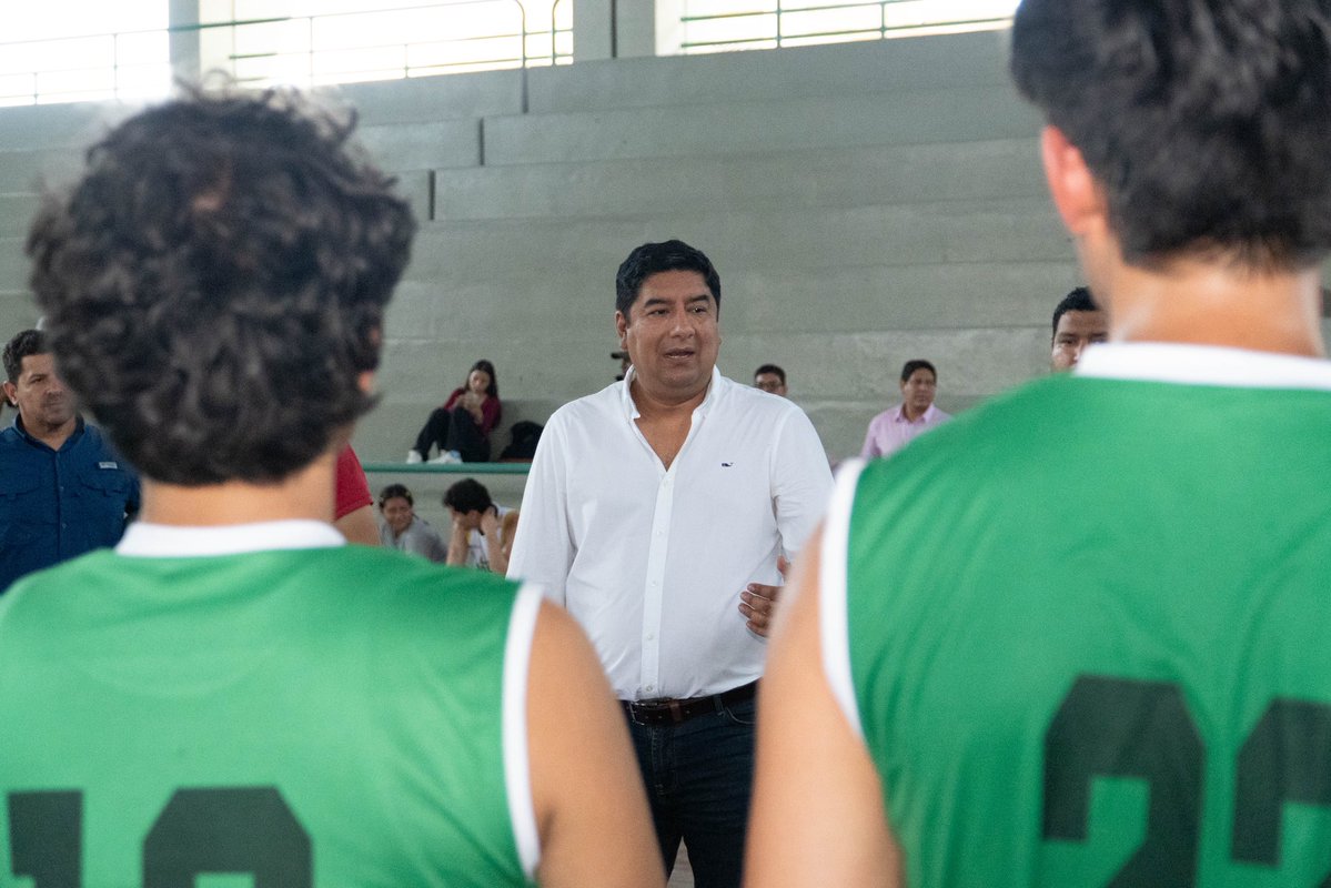 uae_agraria's tweet image. La Universidad Agraria del Ecuador impulsa el deporte 💚🏀

Se realizó la entrega de uniformes para nuestro equipo de básquetbol, que ahora se viste de verde para representar con orgullo a la UAE.

#UAE #BasketUAE #DeporteUAE #OrgulloVerde @ces_ec