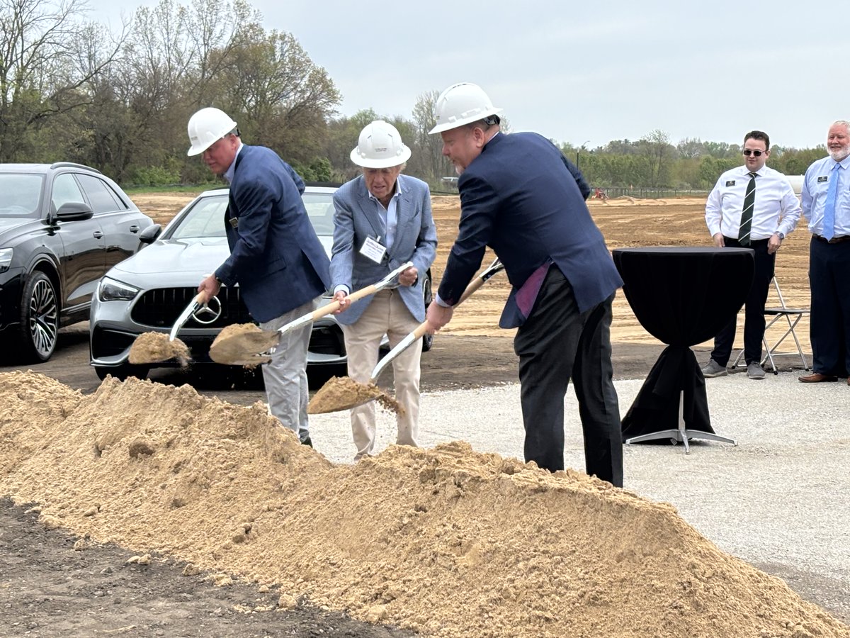 SouthBendChmbr's tweet photo. The Gurley Leep Automotive Family broke ground on their 70-acre, 10-building auto campus in Mishawaka to offer a one-of-a-kind experience for their guests, including walking paths, dog park, café and BMV! The economic impact is estimated at $215M, creating 813 jobs. https://t.co/HovmoS98EN