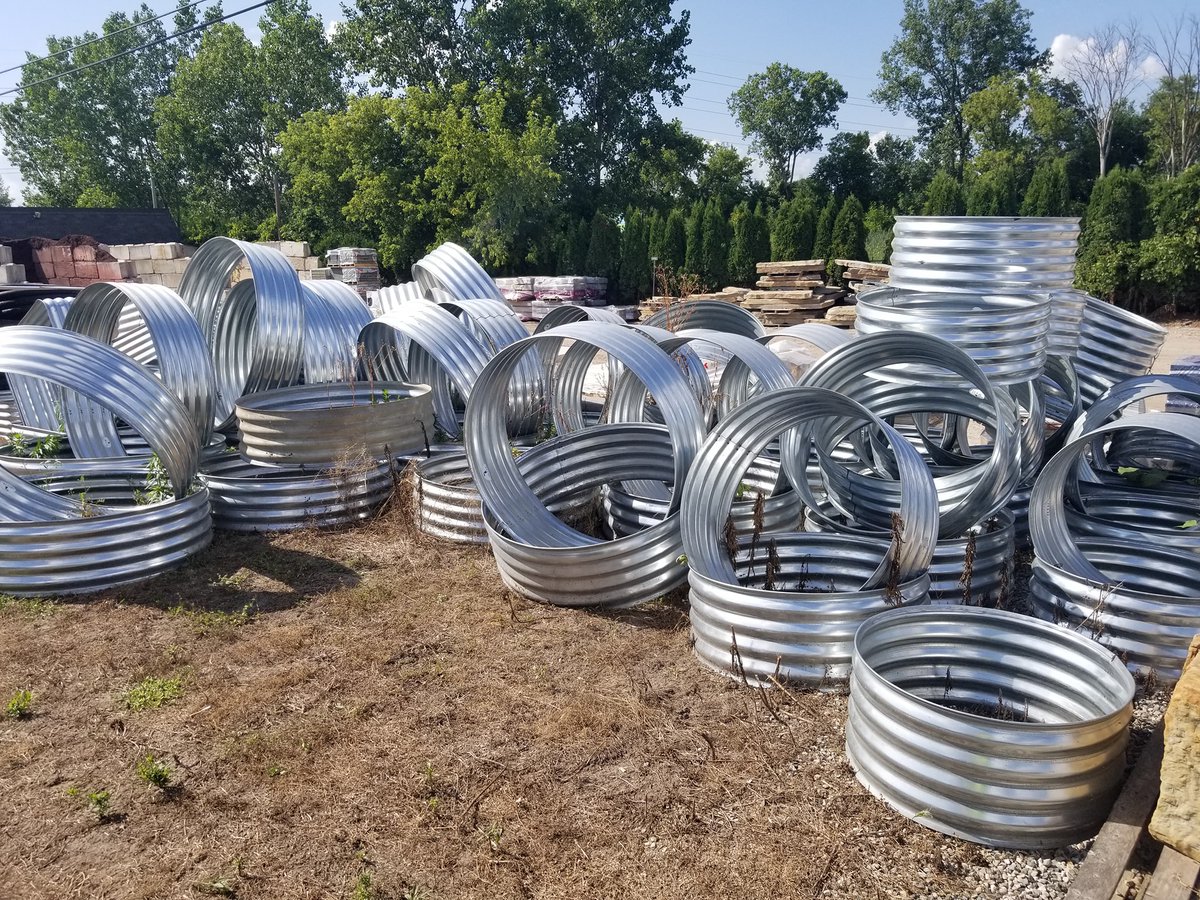 rocksnroots's tweet image. 🔥 Ready to level up your backyard vibes? 🥂
There’s nothing quite like the crackle of a fire to turn a simple patio into the ultimate hangout spot. Ready to find your perfect match? Stop by and see our selection to get your project started!#FirePitSeason #OutdoorLiving #Backyard