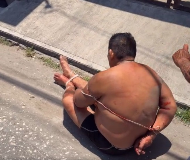 AkashaVultur's tweet photo. 🚨 INDIGNACIÓN EN CIUDAD DEL CARMEN, CAMPECHE

Vecinos detuvieron a un hombre señalado de abusar sexualmente de una niña de 10 años. La menor fue amenazada con pistola y presentó lesiones internas confirmadas en la Fiscalía.

Exigimos justicia legal y protección real para nuestros niños. ¡Basta de impunidad!

#JusticiaParaLaNiña #Campeche #CiudadDelCarmen #NoMasAbusos #ProteccionInfantil