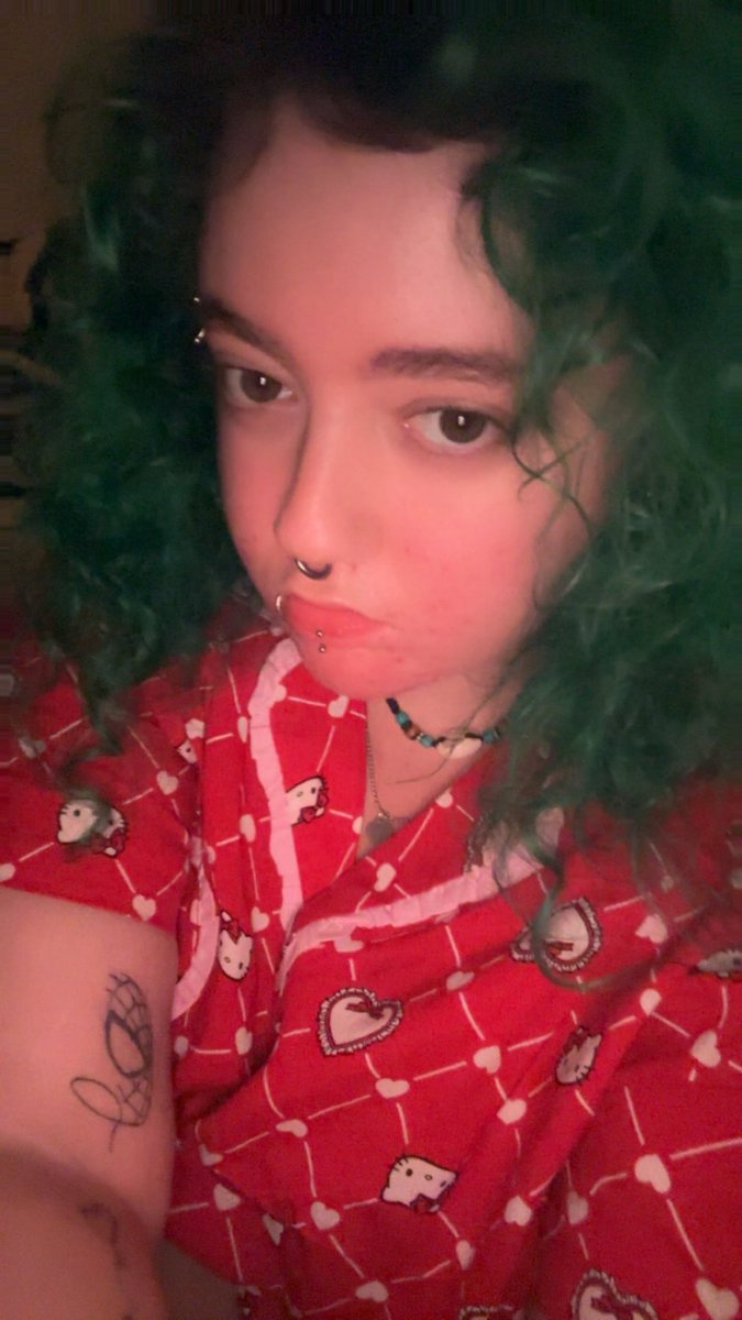 tlouxjinx's tweet photo. the only people i’ve been told i look like are bella ramsey and maisie williams https://t.co/4iaYuHxQAd