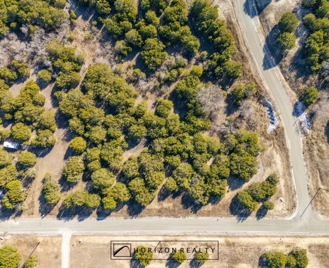 HorizonRealtyTX's tweet image. Horizon Agent, Krista Thompson just listed this beautiful 8 acre corner lot with trees! #forsale #HorizonRealty #realestate #lampasastx #realtor 

See website: horizonrealtylistings.com/lot-47-longvie…