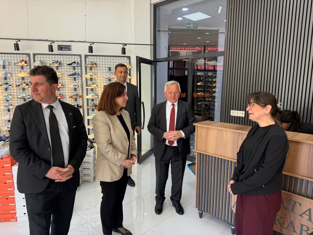 fatmaaksal's tweet photo. 📍#İpsala

Belediye Başkanımız Sayın Mehmet Kerman, İlçe Başkanımız Erhan Demir ve teşkilat mensuplarımızla birlikte İpsala AVM bünyesinde belediyemize kazandırılan yeni Düğün Salonu ve Sinema Salonu’nda incelemelerde bulunduk.

Ziyaretimiz kapsamında esnaflarımızla da bir araya gelerek hayırlı işler temennisinde bulunduk, vatandaşlarımızla samimi sohbetler gerçekleştirdik.