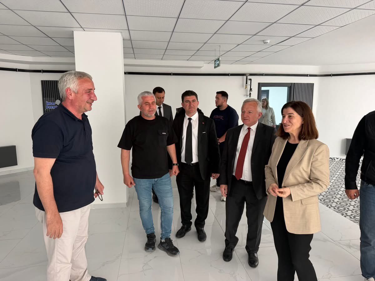 fatmaaksal's tweet photo. 📍#İpsala

Belediye Başkanımız Sayın Mehmet Kerman, İlçe Başkanımız Erhan Demir ve teşkilat mensuplarımızla birlikte İpsala AVM bünyesinde belediyemize kazandırılan yeni Düğün Salonu ve Sinema Salonu’nda incelemelerde bulunduk.

Ziyaretimiz kapsamında esnaflarımızla da bir araya gelerek hayırlı işler temennisinde bulunduk, vatandaşlarımızla samimi sohbetler gerçekleştirdik.