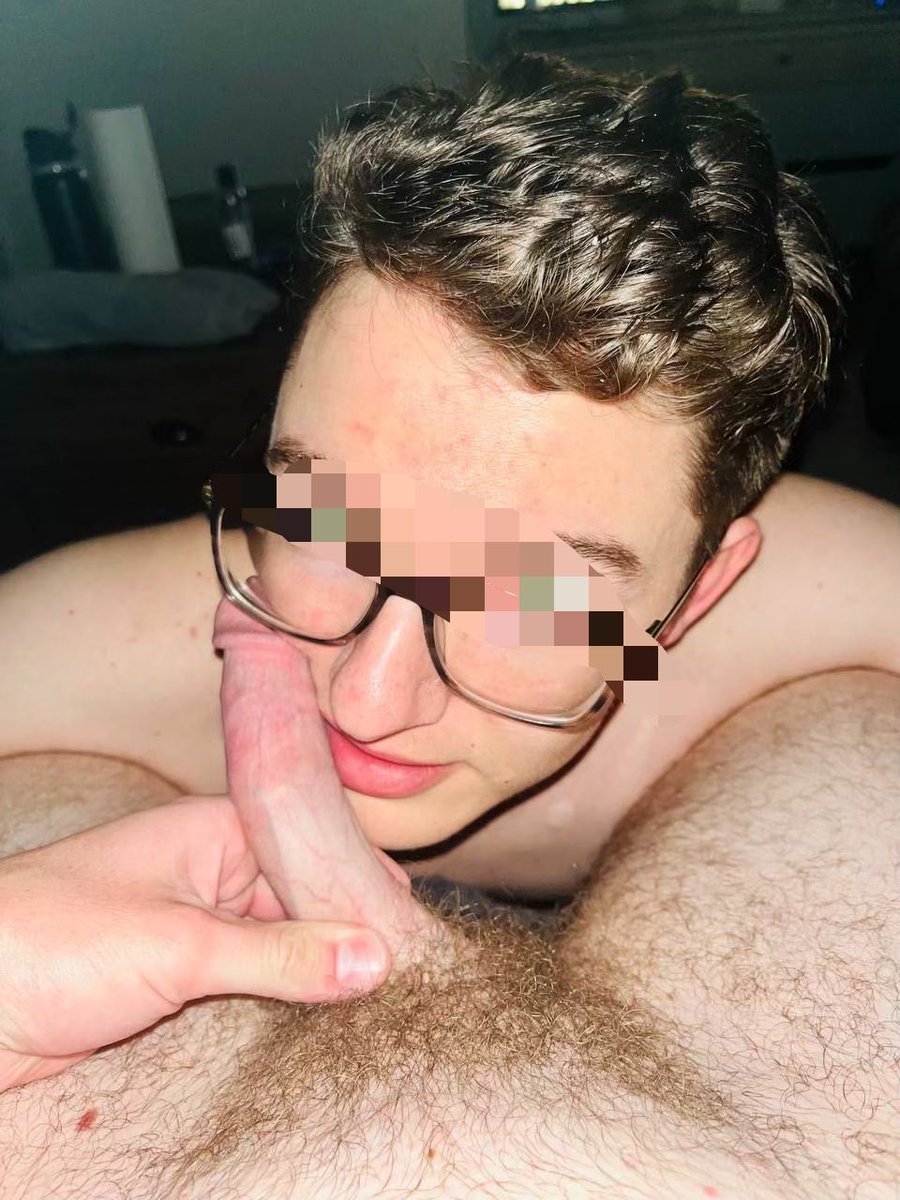 bboy_979's tweet photo. Am I good enough to serve BBC 🥹♠️? I’m tired of little white shrimp cock 🤏🏻🍤 https://t.co/VvHdKKDsBl