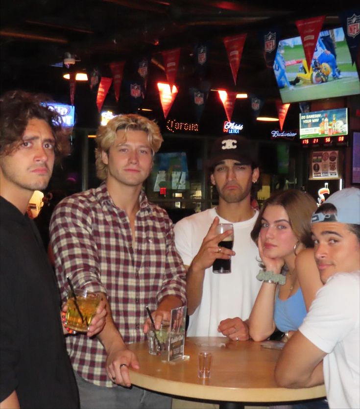 ʙɪᴀ; off campus era 🏒🔮 tweet media