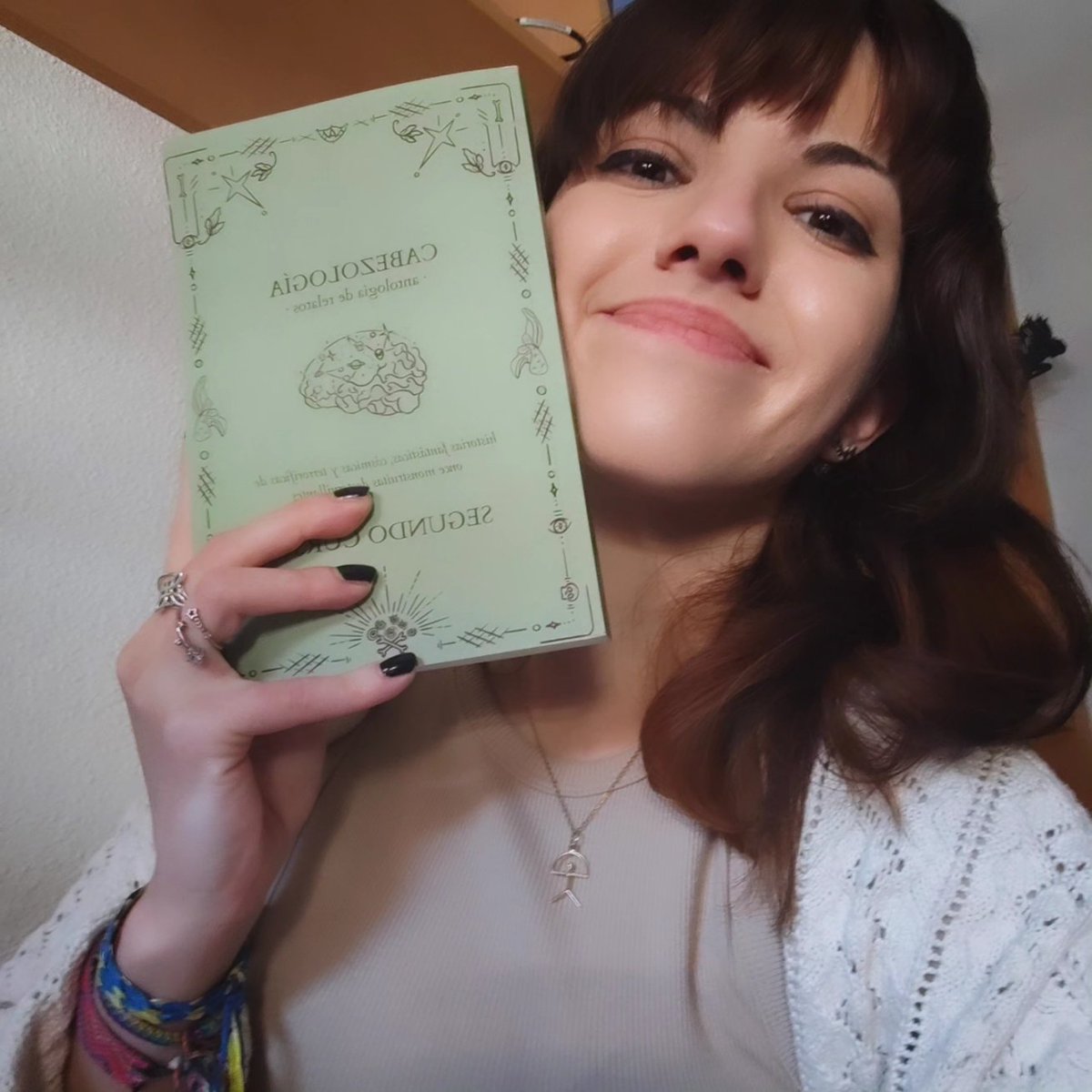 geerothvoss's tweet photo. 🪾 Tal y como vaticinaban horribles profecías, ¡llegan los monstruos de @AntoCabezologia!

🍂 Aquí tenéis un vistazo rápido a lo preciosa que ha quedado la edición en tapa blanda de la antología... ¡Para que digan que lo monstruoso no puede ser bello!

🔗: https://t.co/7tLDwC6fcf https://t.co/dVqOmTkIlF