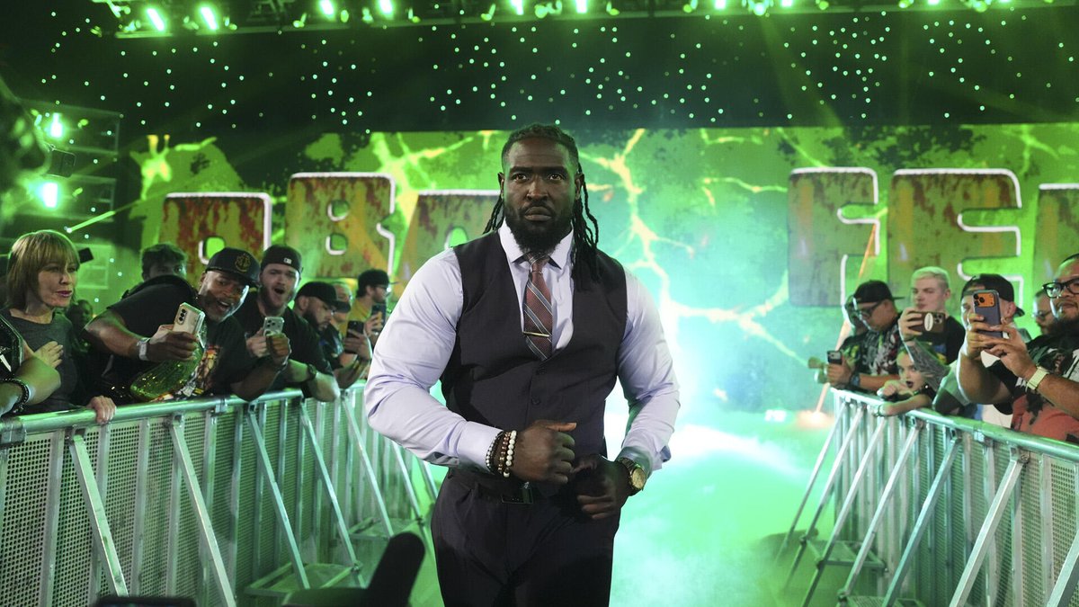 WWE tweet media