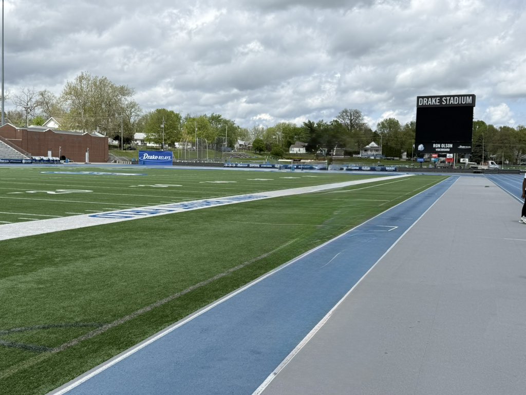 ZekeJasa6's tweet photo. Had a great time at @DrakeBulldogsFB today! Looking forward to seeing the staff again soon! Thank you @coacht_ash and @CoachSipple for having me out!
@GHSDragonFB @Joe_Dalton19 @PrepRedzoneNE @PRZ_OscarG @sixstarfootball https://t.co/dd1aEnBCSU