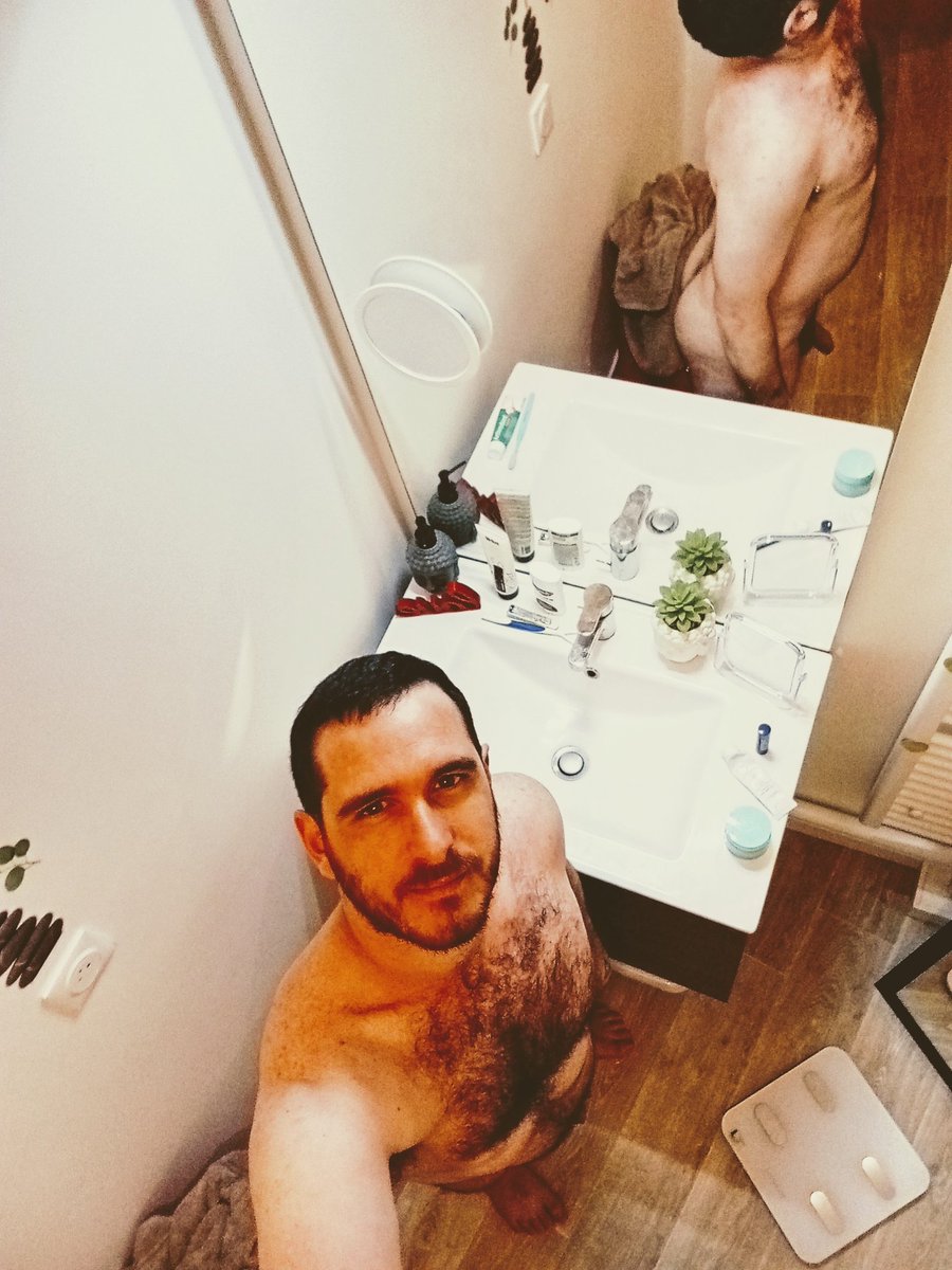 LeoNudeArt's tweet photo. Quand Morphée n'est pas au rendez-vous... Qui peut le remplacer ? 💞🫦🌛✨
#gay #gaybear #youngdaddy #daddybear #nudeart #nude #gotobed #lgbt https://t.co/gPiNjpMXyE