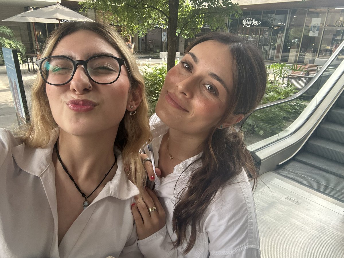 Mel 🦕 tweet media