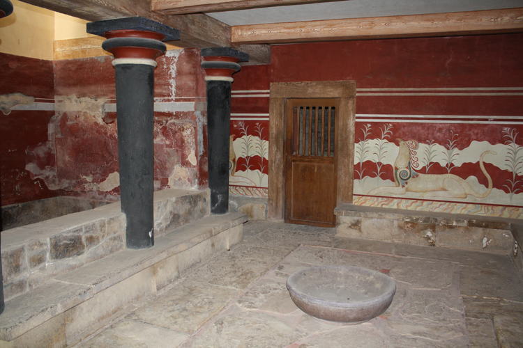 whencyclopedia's tweet photo. 🏺 The griffin fresco in situ, Minoan palace of Knossos, Crete, (1700-1450 BCE).

📷 Photo by Mark Cartwright. 

#Knossos #Crete #Minoan #AncientGreece #GreekHistory #History #AncientHistory https://t.co/wNPQn8BAu1