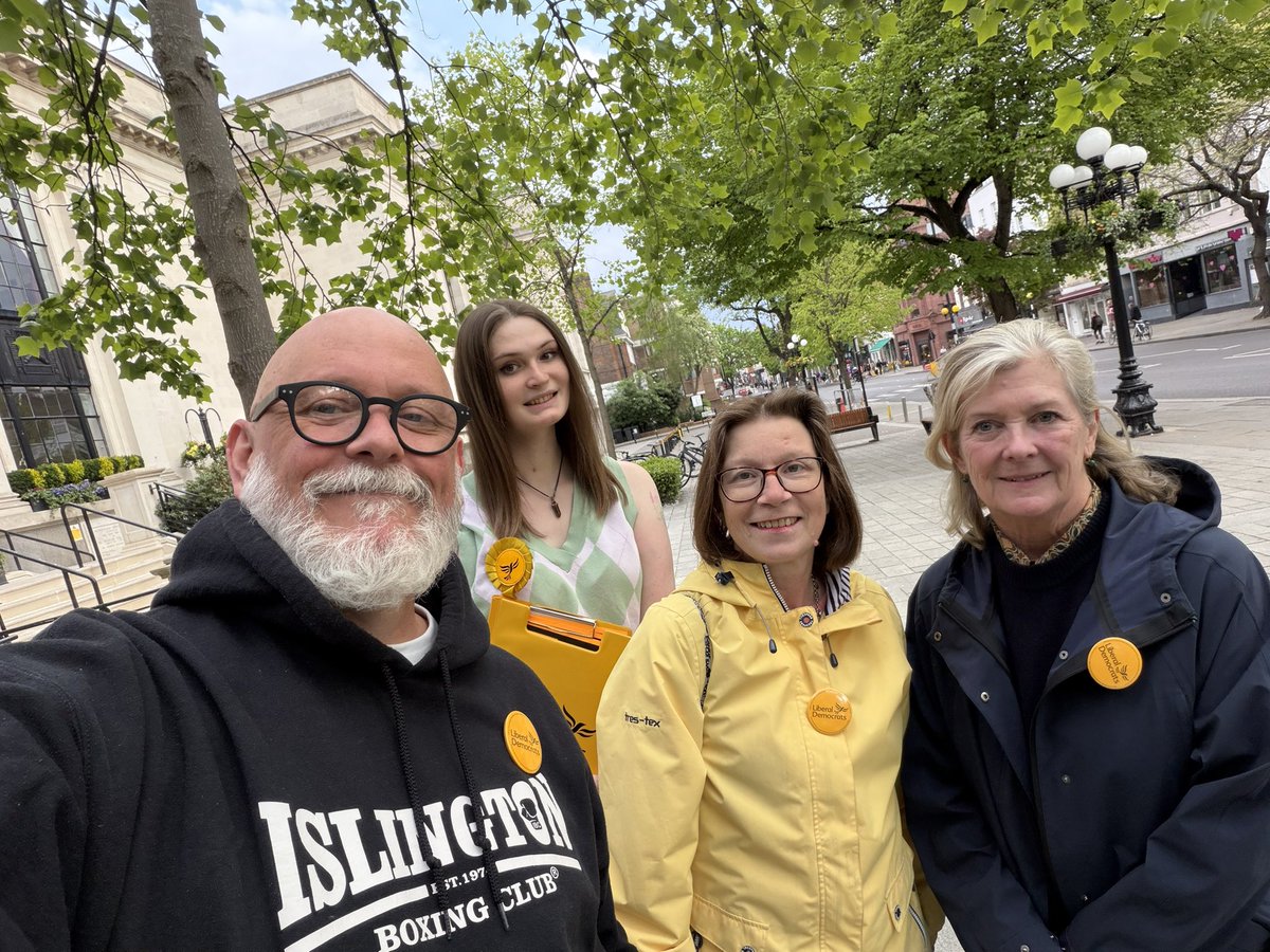 TerryStacyLD's tweet image. Great night on the door step with #islington this evening with @IslingtonLibDem @KatePothalingam and @RebeccaJones_03