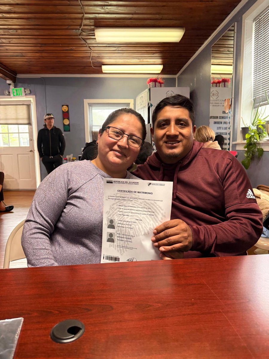 CecuWashington's tweet photo. El Consulado del Ecuador en DC acerca servicios a la comunidad y facilitando el acceso a trámites consulares; se brindó asistencia legal especializada, reafirmamos el compromiso con la protección de derechos y el acompañamiento integral a nuestros compatriotas en el exterior. 🇪🇨 https://t.co/ZYKTFJa681