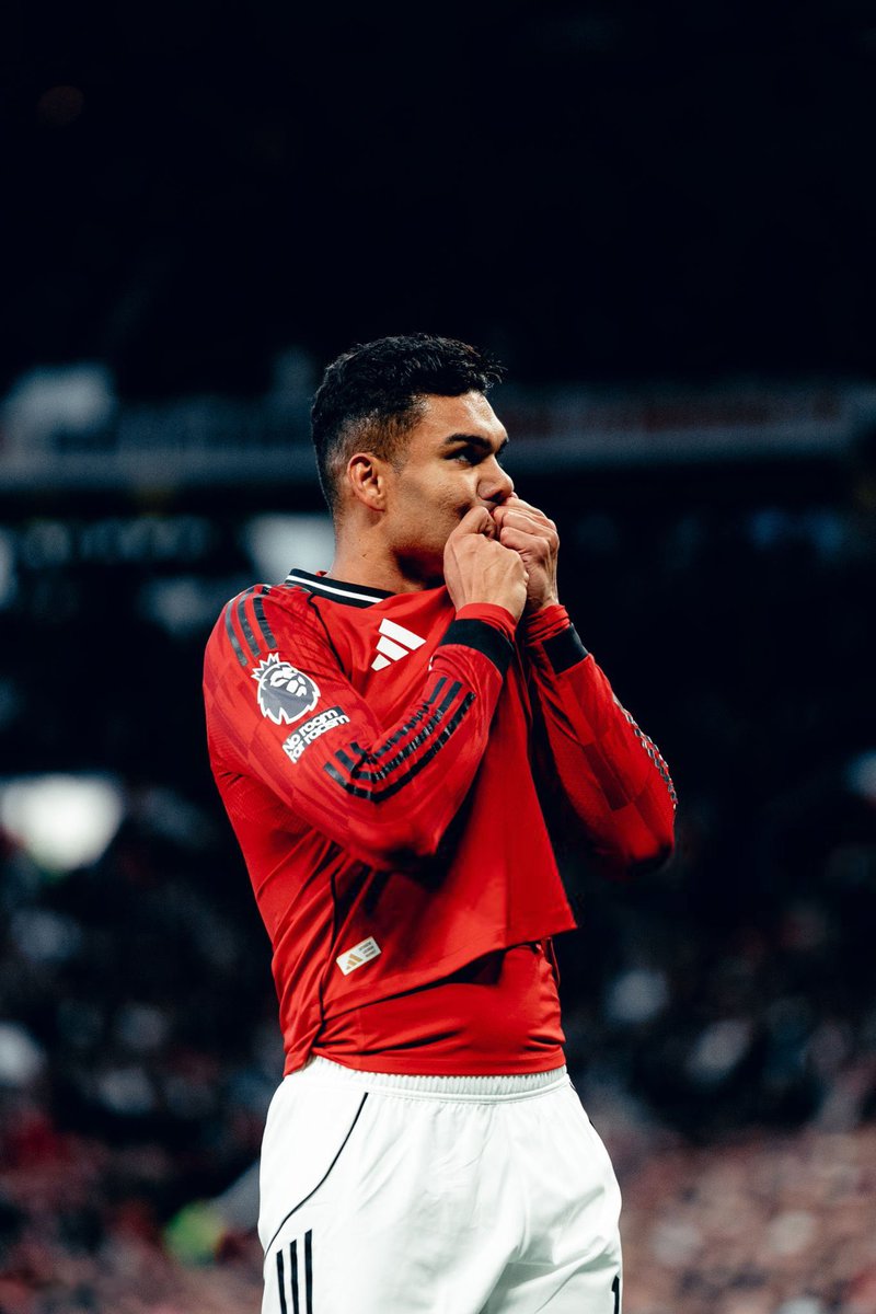 SirM7md's tweet photo. أرجل لاعب بالتاريخ
تأثير عظيم من البرازيلي في مانشستر يونايتد
جمع المتناقضات دفاع فتاك وهجوم حاسم
روح أداء إفتكاكات صناعة وتسجيل
وحب واحترام للجماهير وولاء للشعار
كاسميرو خطف قلوب كل المانشستراوية
نبي بعد موسم طالبينك @Casemiro https://t.co/kXPUiZgtGF