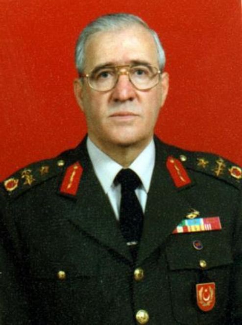 smr_plt_'s tweet photo. 2004 yılı MGK toplantısı:
Dönemin Jandarma Genel Komutanı Şener Eruygur, hükümeti itham eden bir konuşma yapıyor. Dönemin Başbakan’ı Erdoğan'ın uyarmasına rağmen Eruygur aynı tonda konuşmasını sürdürünce, Erdoğan masaya vuruyor ve 'KES ULAN❗️" diye bağırıyor. https://t.co/Cw5EY9njCk