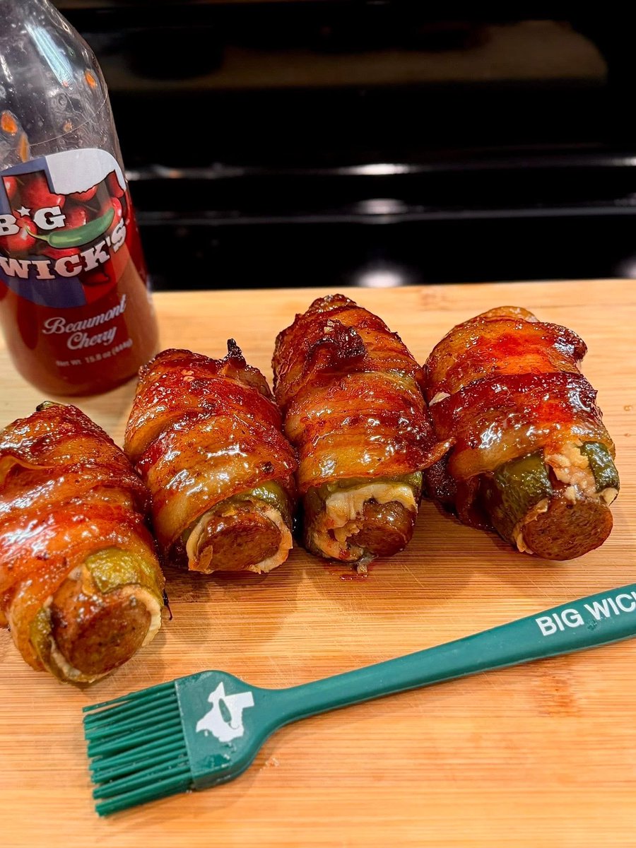 bigwickslbktx's tweet photo. #repost @jimmyelizondo13 Stuffed Jalapeños w/ Big Wick’ Smoked Jalapeño Chicken Bacon Ranch Sausage, cream cheese, wrapped with bacon &amp; Glazed w/ Beaumont Cherry! #bigwickstx #bigwickenergy #beaumont #cherry https://t.co/MfsMrgxxl3