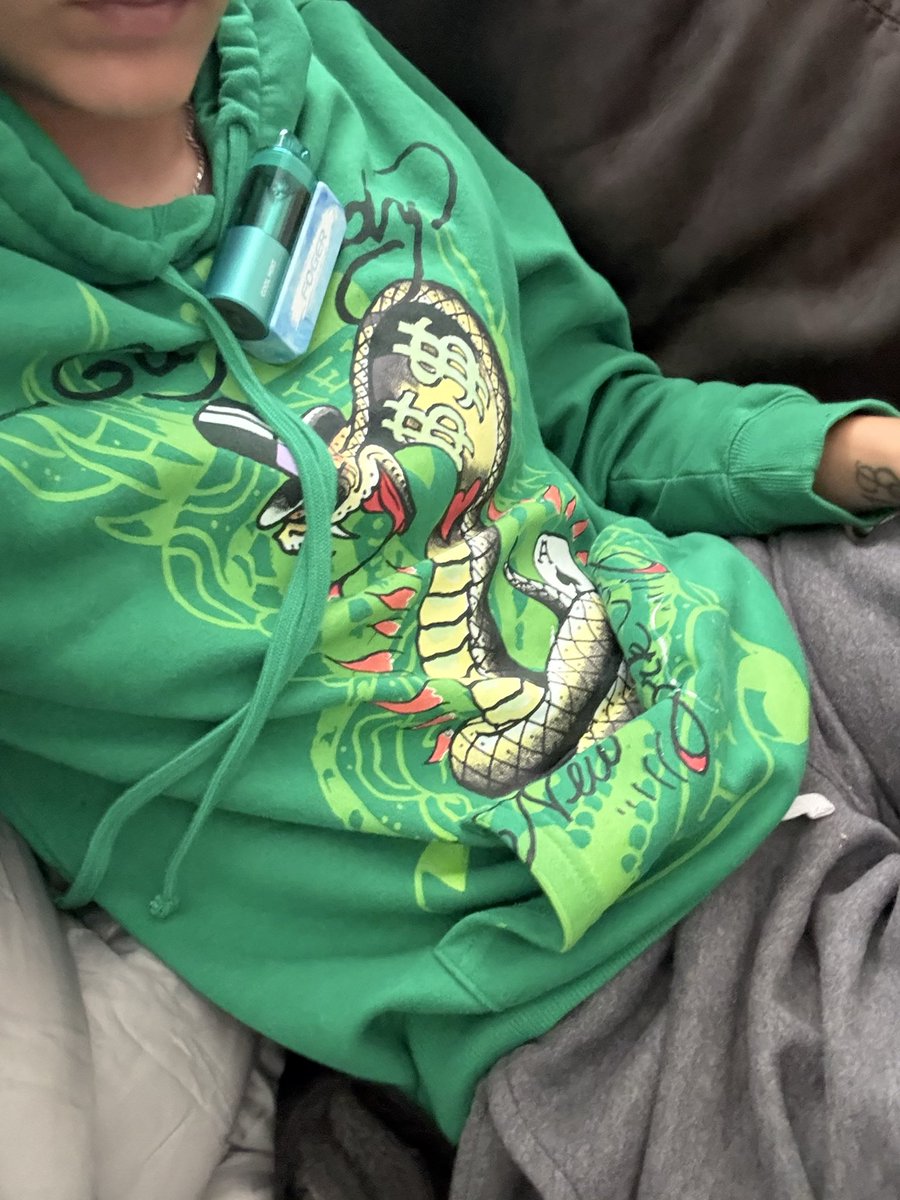 MaddySappy's tweet photo. Feel so pauly d in my ed hardy hoodie https://t.co/HzkD1i7QYP