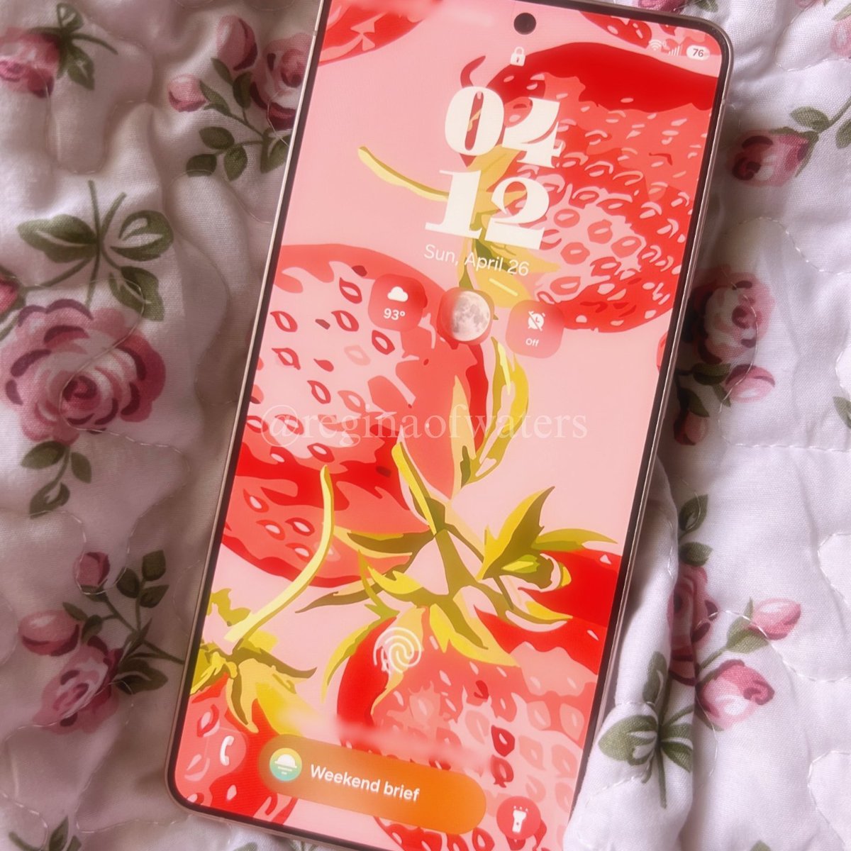 reginaofwaters's tweet image. It has been almost a month since I upgraded from my s22 ultra to an s26 ultra and omg 😍 I adore my new phone so much~! 💕got it in pink gold ✨️ I, of course, also have a section dedicated to Genshin &amp;amp; it looks so pretty~! 💞 overall, very happy ❤️