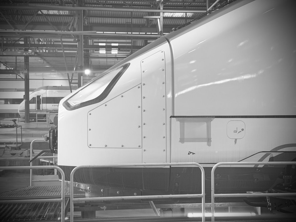 Parece que algunas cosas empiezan a moverse…
Las más interesantes aún no circulan, pero ya están en marcha.

No va solo de trenes 🚆💜✨