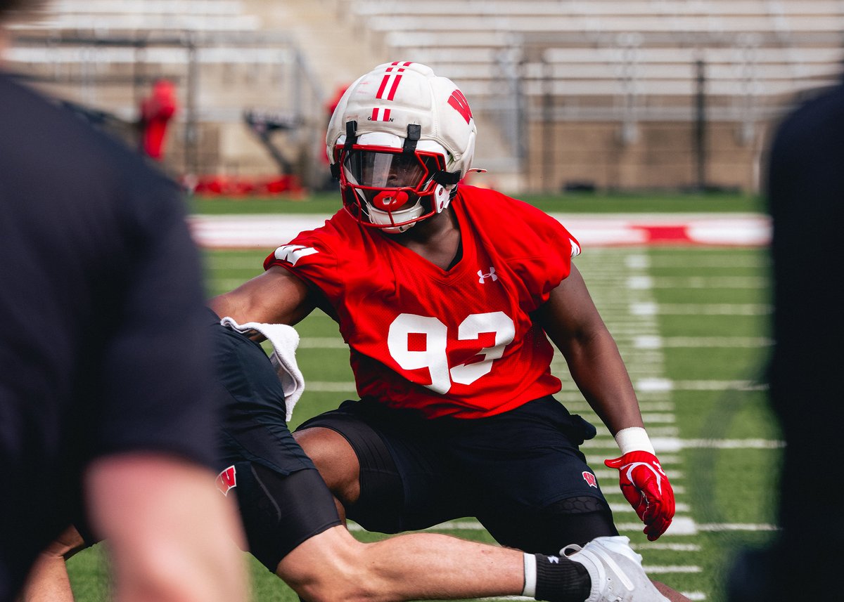 Wisconsin Football tweet media