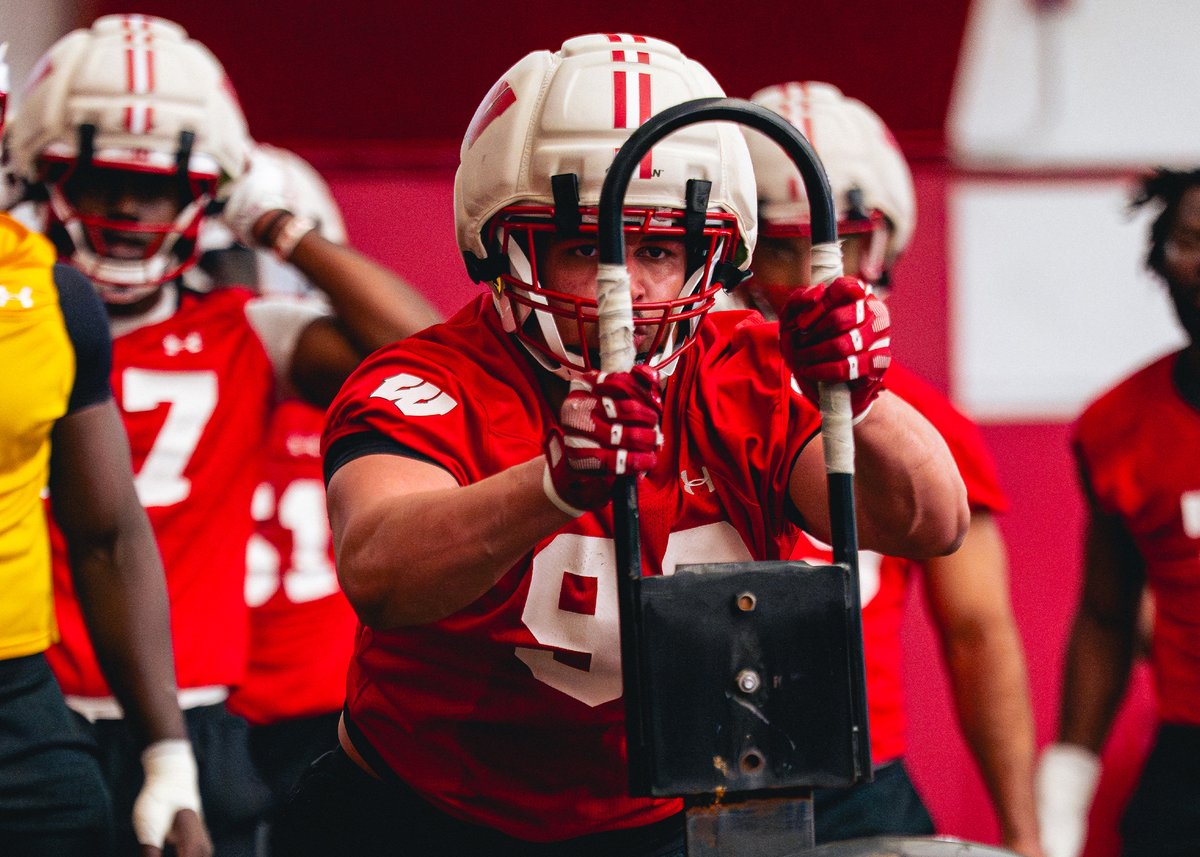 Wisconsin Football tweet media