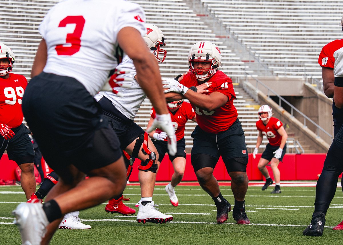 Wisconsin Football tweet media
