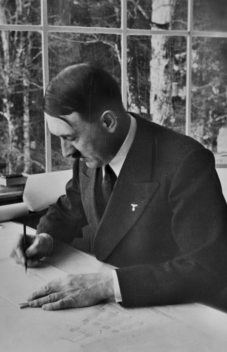 The Avatar tweet media