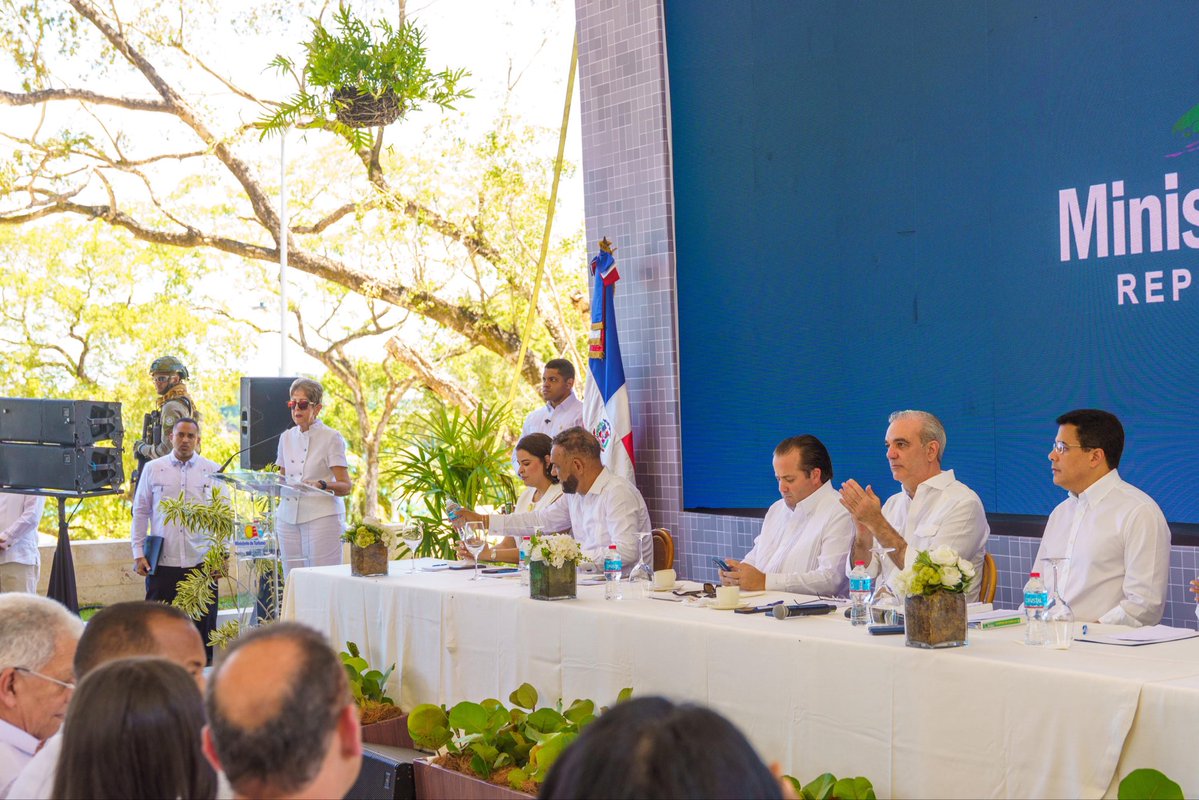 Ministerio de Turismo RD tweet media