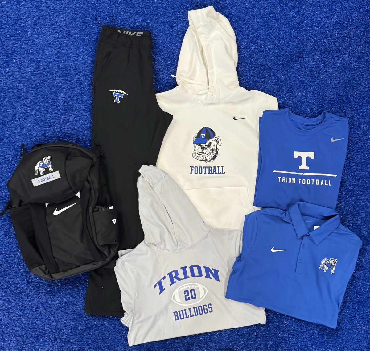 TrionFootball1's tweet photo. 🔥🔥2026 Player Packs are in 🔥🔥
Go Dogs!!! 🐶🔵⚪️ https://t.co/5Zwl176rKm