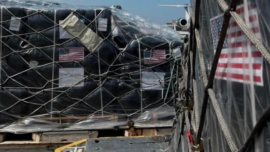 #AHORA 

 ESCÁNDALO POR MEDICINAS EN VENEZUELA

◌⑅⃝🗞️●☞Parte de las 65 toneladas de medicinas e insumos médicos enviadas por Estados Unidos a Venezuela —valoradas en más de 20 millones de dólares— habrían aparecido en Cuba y Colombia, según denuncias difundidas .  

●☞La