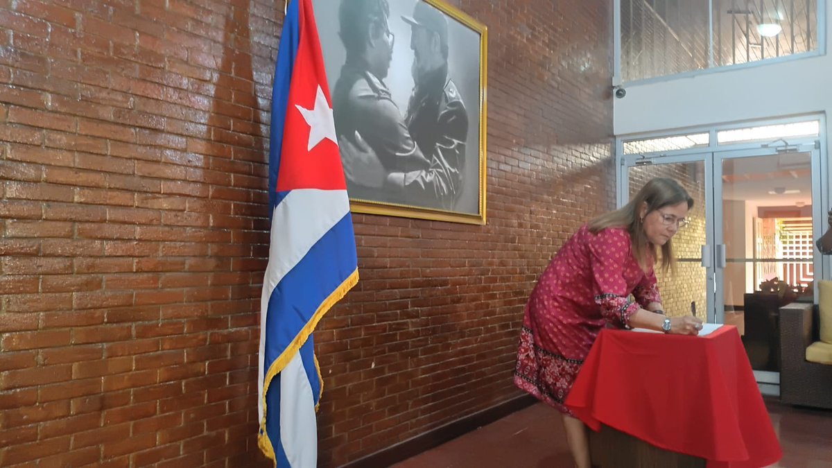 Miembros de <a href="/embacubanic/">Embajada de Cuba en Nicaragua</a> ratificaron su firme compromiso con la Revolución, al respaldar la iniciativa “Mi firma por la Patria”.
misiones.cubaminrex.cu/es/articulo/mi…