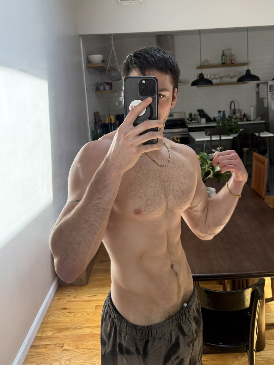 Moira Rose’s Wig tweet media