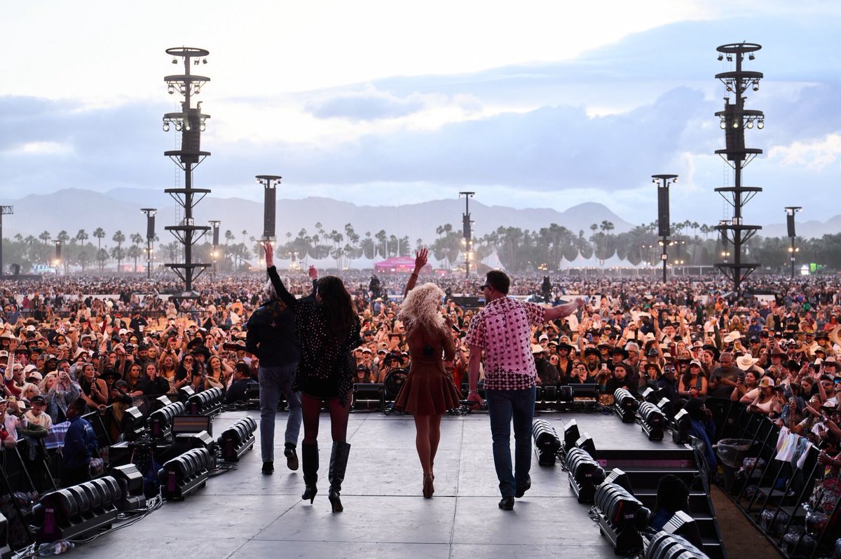 ohgussie's tweet photo. Stagecoach 2026, you were one to remember (and not just because of that crazy wind storm!)! It’s a guaranteed good time when you get to share the stage with @laineywilson and @RileyGreenMusic! Not to mention, my Daisy joined me on the road! 🌼 https://t.co/DQrjMgt94s
