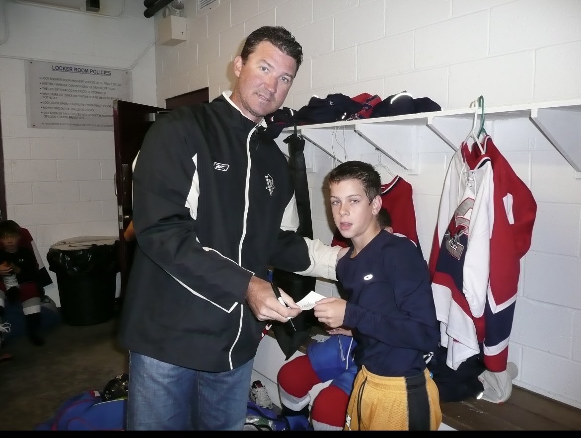 thehazelmae's tweet image. It’s Ernie Clement Hockey Jersey Night. I’ll tell you about his chance encounter with The Magnificent One later on tonight’s broadcast.

My thanks to the Clement Family for the photo.

#Sportsnet #BlueJays