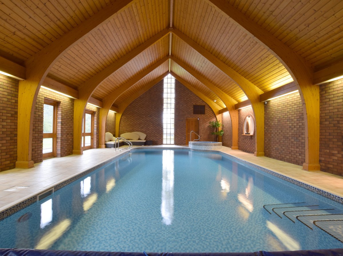 scateringcouk's tweet image. Five bedrooms: 1 x king-size with Juliet balcony, Smart TV, dressing room and en-suite walk-in shower, basin, heated towel rail and WC, 1 x...

🐾 Dog friendly
📍 Chester, Cheshire

selfcatering.co.uk/england/cheshi…

#Chester #Cheshire #DogFriendly #HolidayCottage #SelfCatering