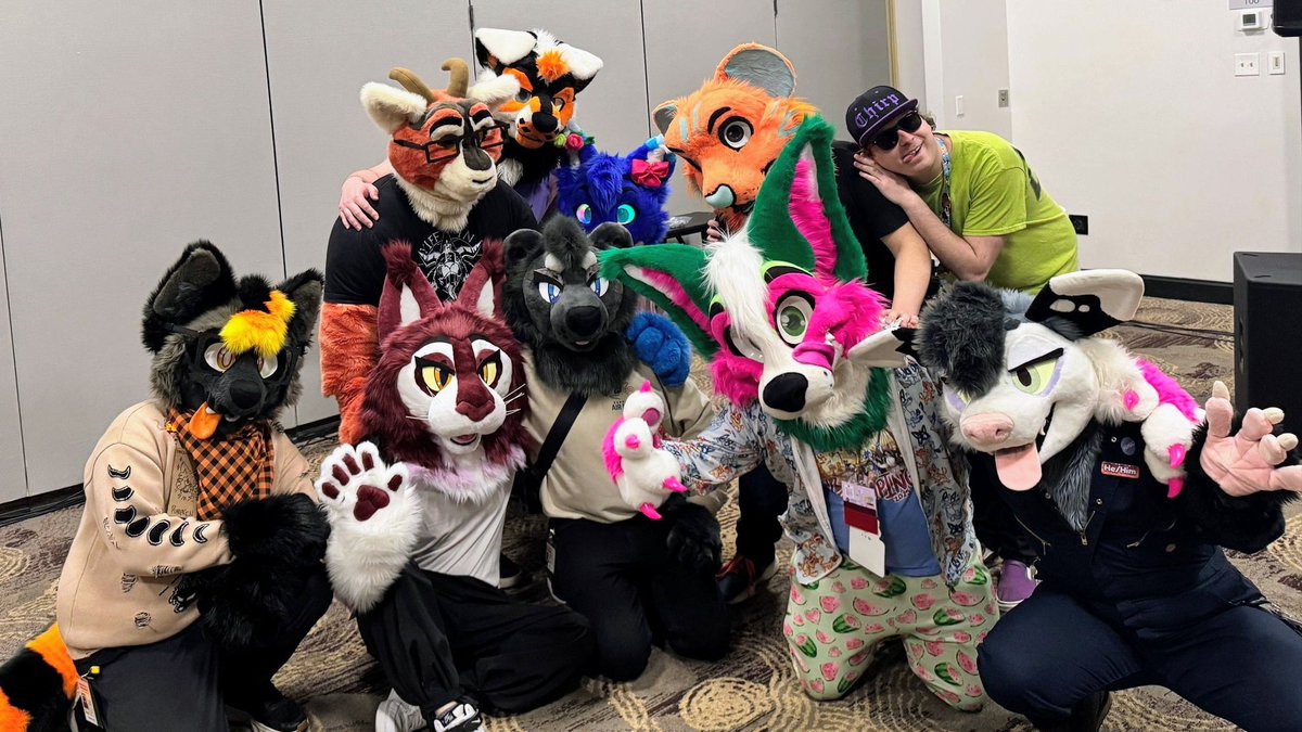 melon_corgo's tweet photo. Had an amazing weekend at #TBO2026!  Love seeing all my friends and getting to meet new folks.  Big thanks to everyone that stopped by for the Karaoke and Fursuit Games. See you next year! 💖

🪡 - @MoreFurLess https://t.co/MZ4Oqehj0O