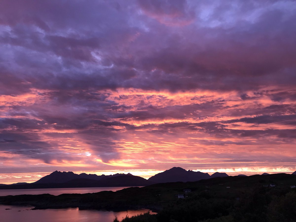 Macinnesplant's tweet image. Sunset - Tarskavaig - Isle of Skye #Scotland 🏴󠁧󠁢󠁳󠁣󠁴󠁿 @ThePhotoHour @StormHour @VisitScotland @BBCHighlands 
@stvweatherwatch