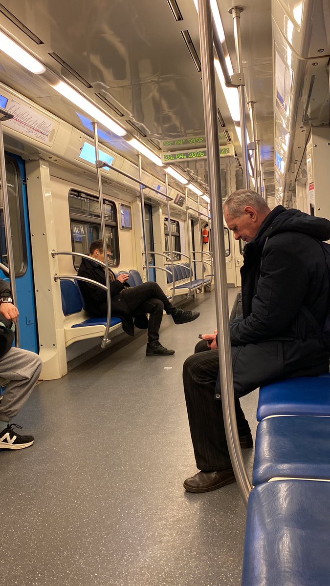 Еду из бара ночью, долго общался с парочку друзьями. Вот так и провел свое др!