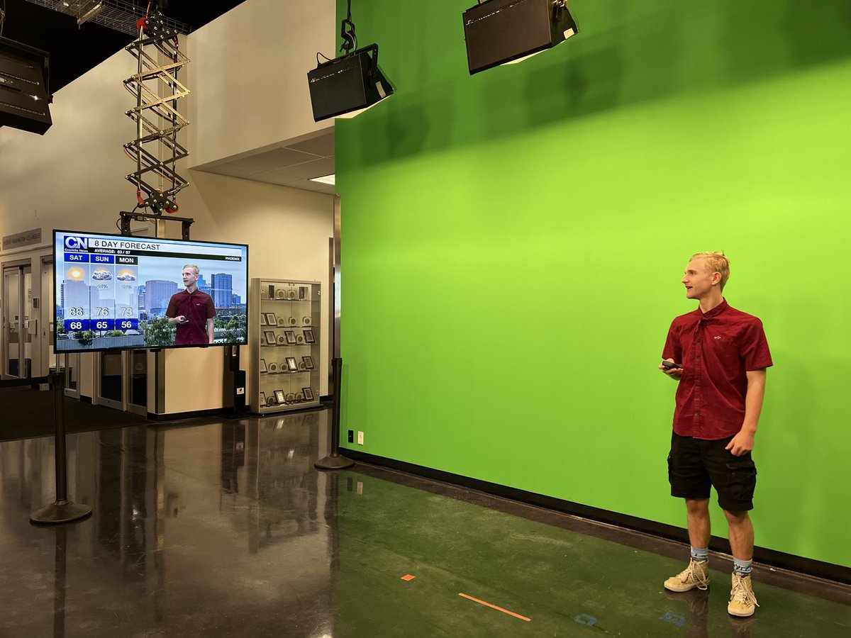 twargo25's tweet photo. Then vs Now 🎥🌤️

This semester went full circle thanks to @cronkitenews!

I was very intrigued by the green screen during my first visit at @Cronkite_ASU on October 21, 2022. 

As my final semester winds down, I remain blessed and fortunate to have been the weather forecaster every Monday 🥲🙏