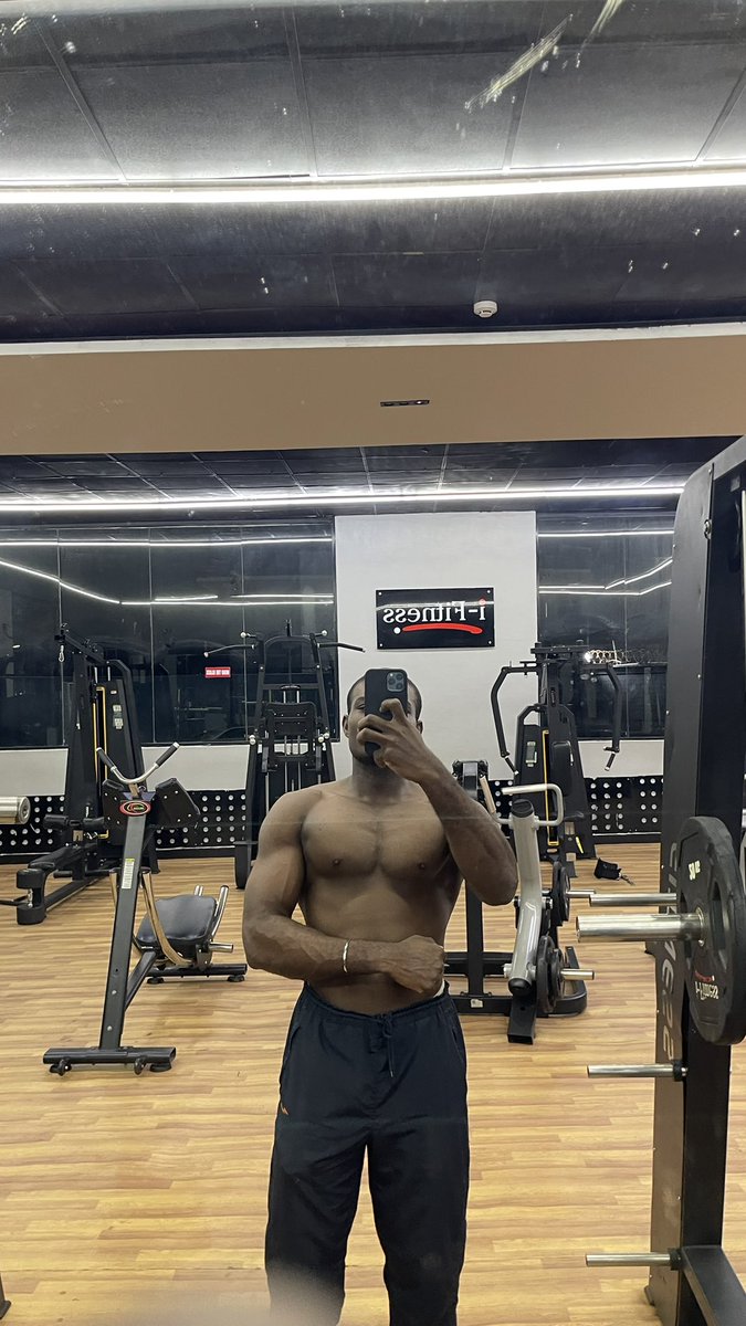 niyi__dev's tweet photo. ๐๐ #gym #gymbro #fitness #ifitness #chestday https://t.co/RzF7d5WOLn