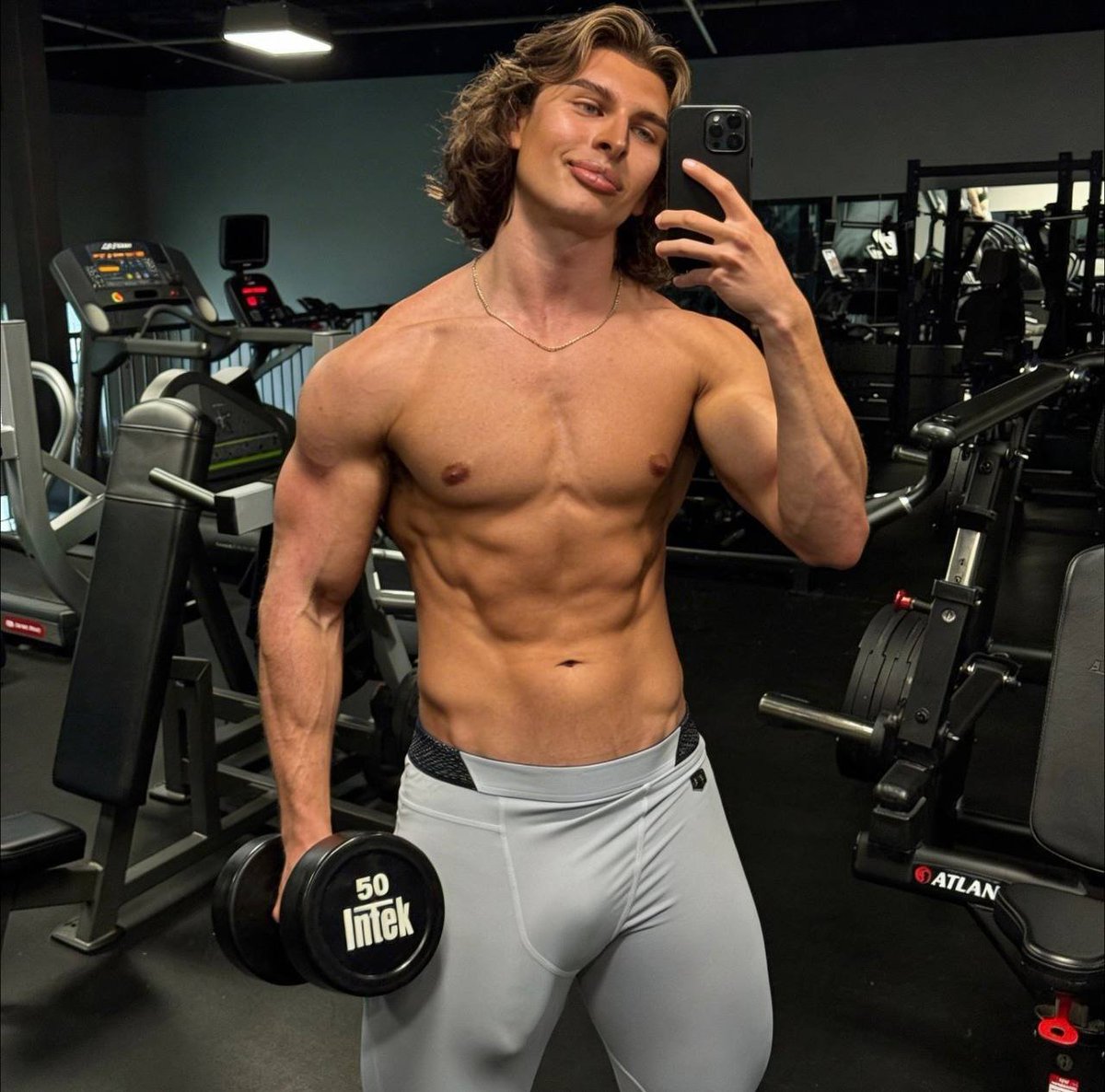 Would you swipe right?

More 😈👇🏼

hoo.be/julian.twink