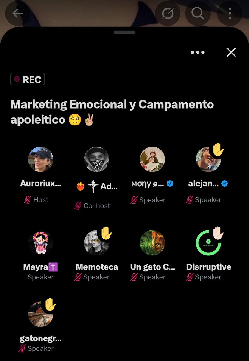 Mientras Su Novio tweet media