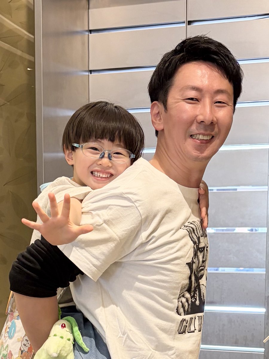 shinukitetsu's tweet photo. 『プラグマタ』が到着！
プレイした瞬間から一気に世界観に引き込まれました🚀ハッキングからのアタックもクセになって楽しいし、フィールド探索もドキドキ。
そしてディアナが登場✨年齢的に息子とダブってしまう。それにしてもめっちゃサポートしてくれて心強いですねー！！
#プラグマタ #PRAGMATA https://t.co/YzsxWqptgP