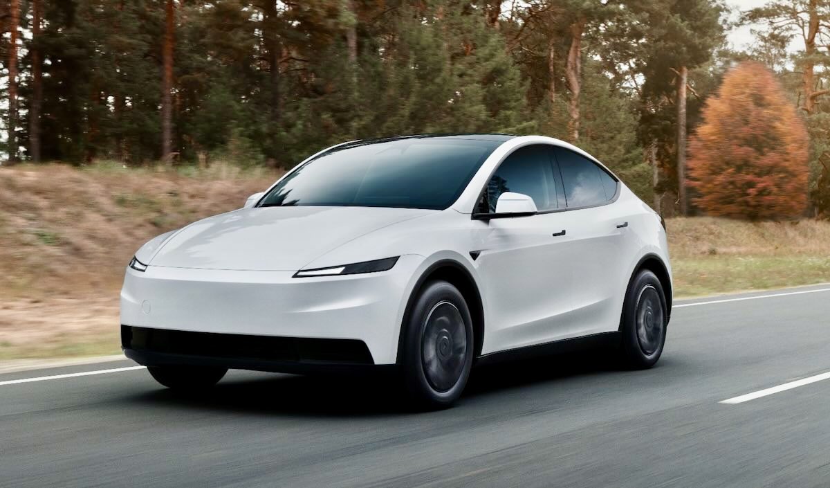 vitz_maximilian's tweet image. Audi Q4 40 e-tron (Basis) vs. Tesla Model Y Standard (RWD)

Audi:
- 204 PS
- 63 kWh Brutto Batterie
- 440 km (WLTP) Reichweite
- 160 kmh V-max
Preis: ab 47.500€

Tesla:
- 299 PS
- 64 kWh Brutto Batterie
- 534 km (WLTP) Reichweite
- 201 kmh V-max
Preis: ab 37.970€