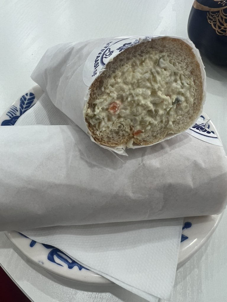 Roya Savaki tweet media